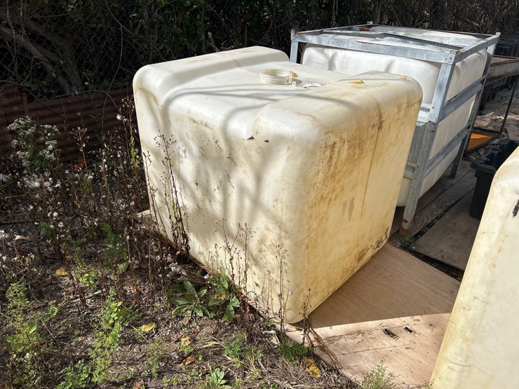 #131-•-250-gallon-plastic-tank-image-1