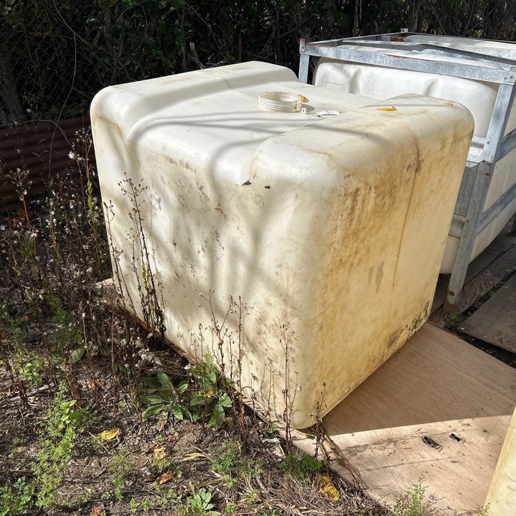 #131 • 250-Gallon Plastic Tank