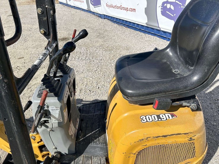 2021-caterpillar-300.9d-image-14