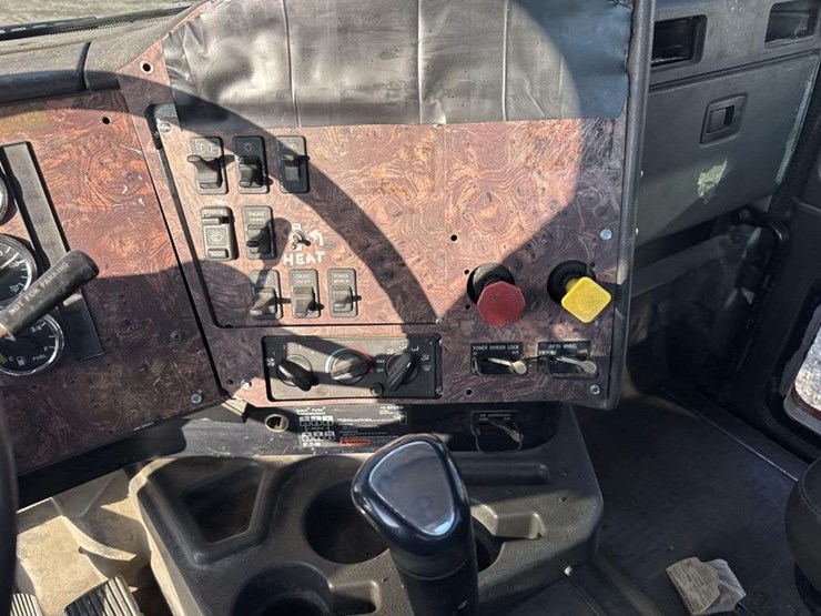 2000-international-9200-image-25