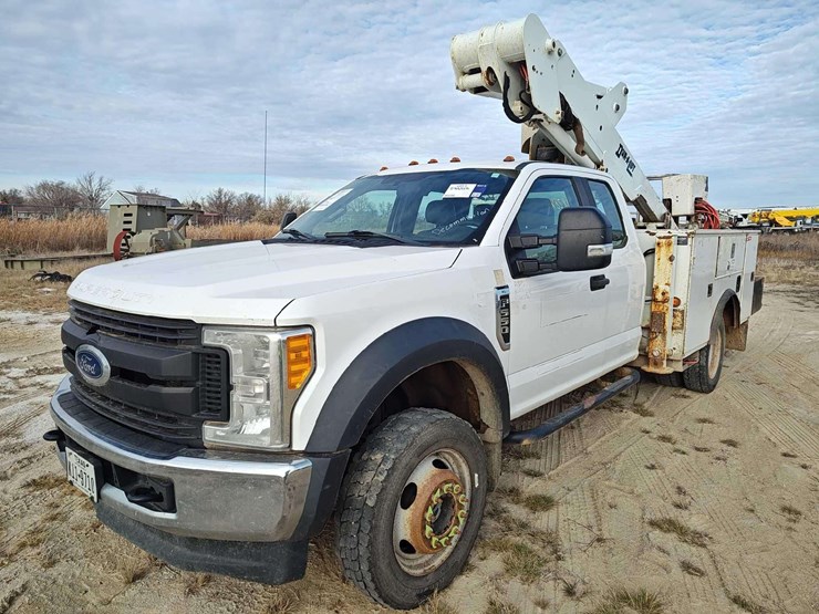 2017-ford-f550-image-1