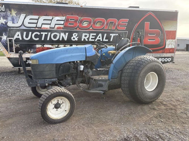 new-holland-tractor-image-1