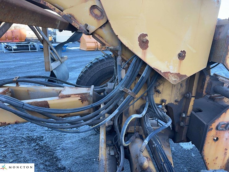 2011-caterpillar-140m-image-15