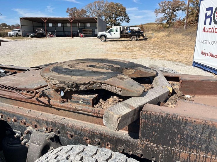 1995-freightliner-fld120-image-23