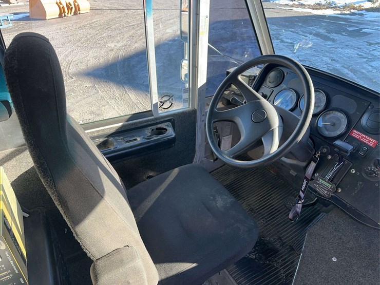 2008-freightliner-mt45-image-19