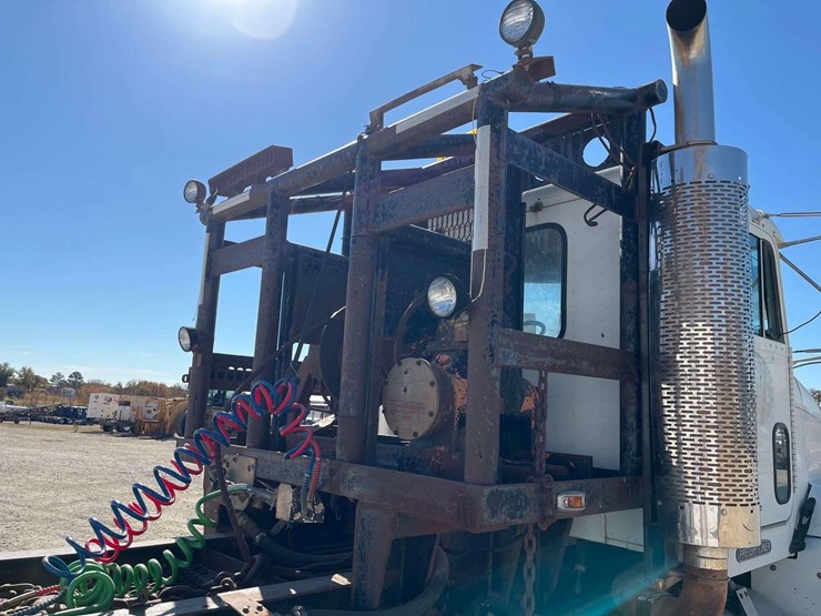 1995-freightliner-fld120-image-26