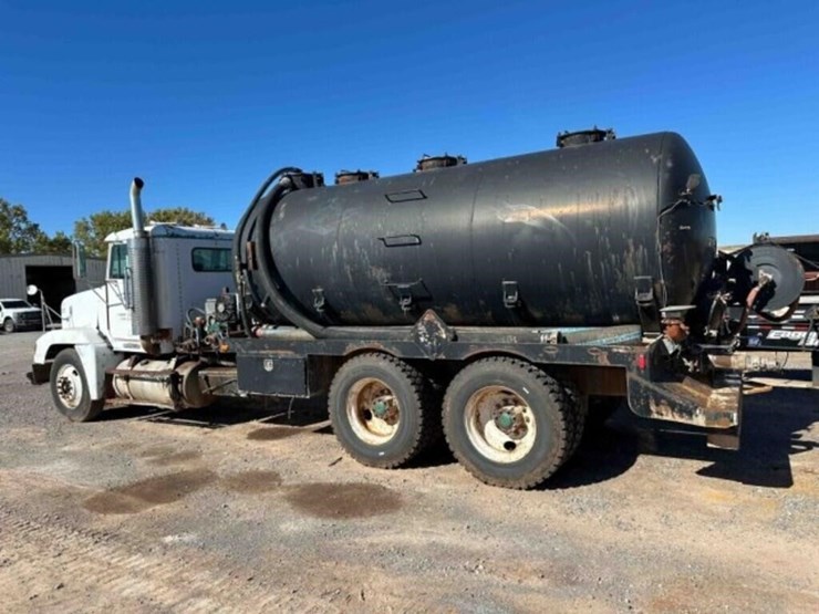 1996-freightliner-bobtail-water-truck-image-2