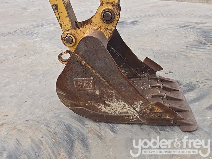 2016-caterpillar-312fgc-image-9