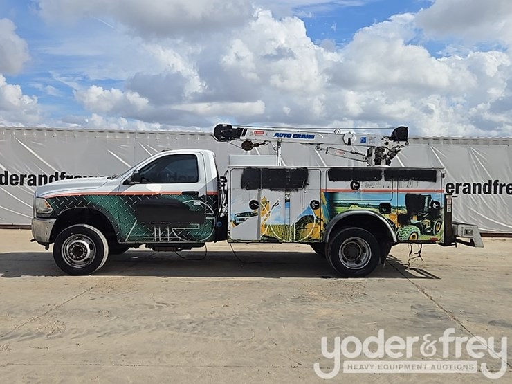 2014-dodge-service-truck-image-2