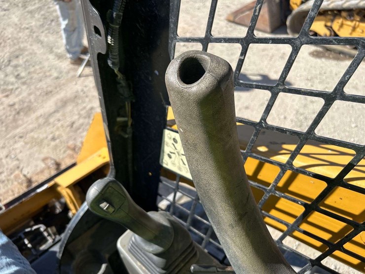 2020-caterpillar-259d3-image-16