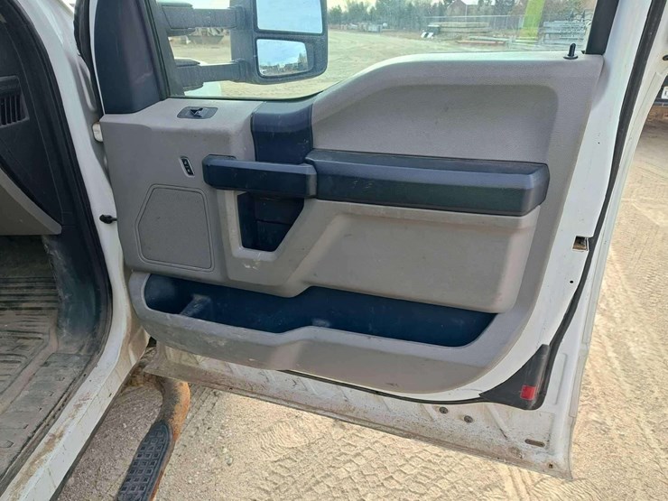 2017-ford-f550-image-22