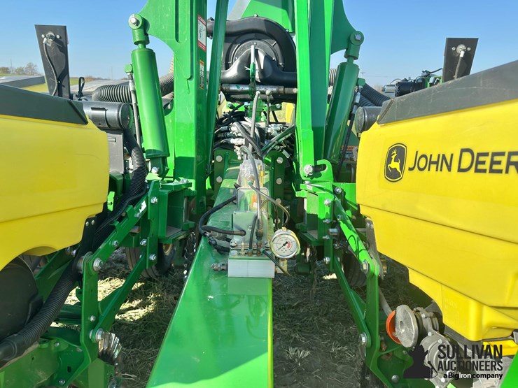 2021-john-deere-1765-image-13