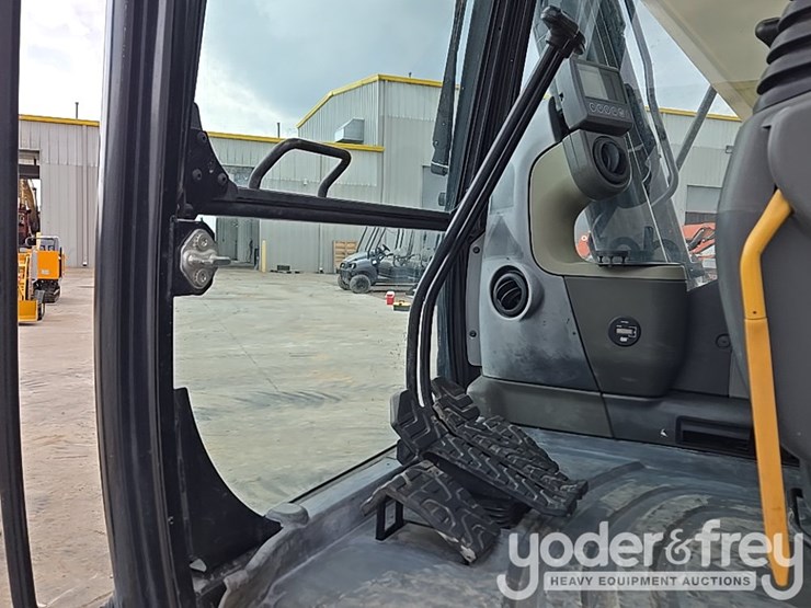 2016-caterpillar-312fgc-image-101