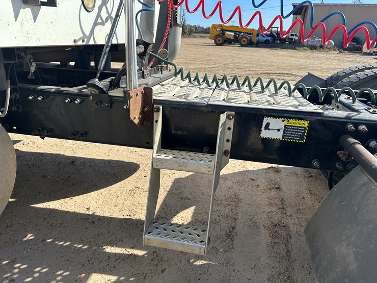 #33701-•-2011-mack-cxu-sleeper-truck-tractor-1m1aw09y4bm013132-image-30