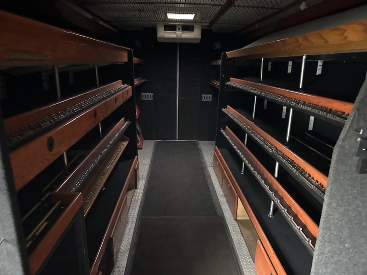 #140-•-2008-hino-snap-on-box-truck-image-6