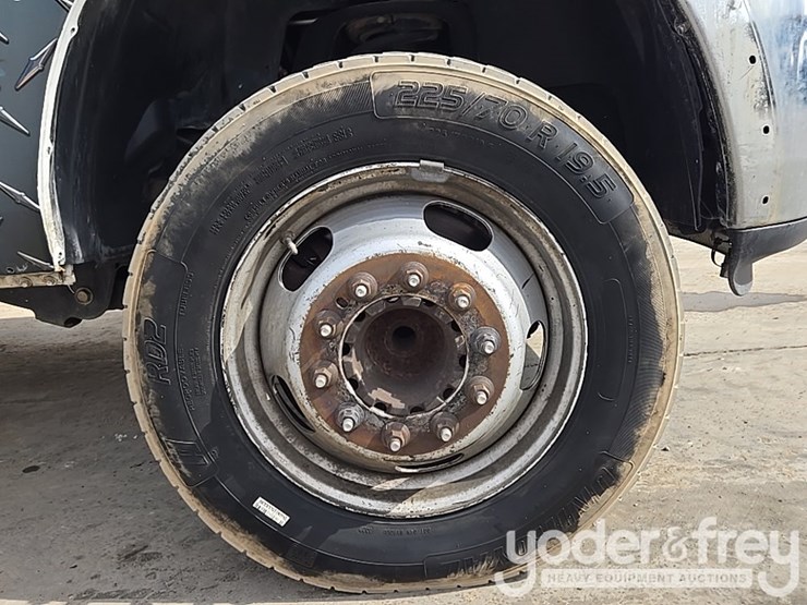 2014-dodge-service-truck-image-43