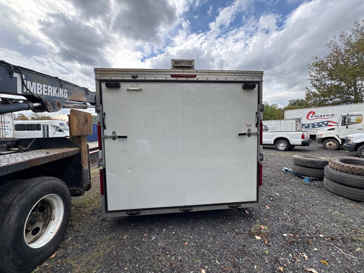 #133-•-2012-24’-carmate-enclosed-trailer-(bad-frame)-image-3