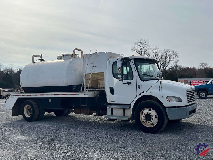 2005-freightliner-m2-business-class-s/a-water-truck-image-6