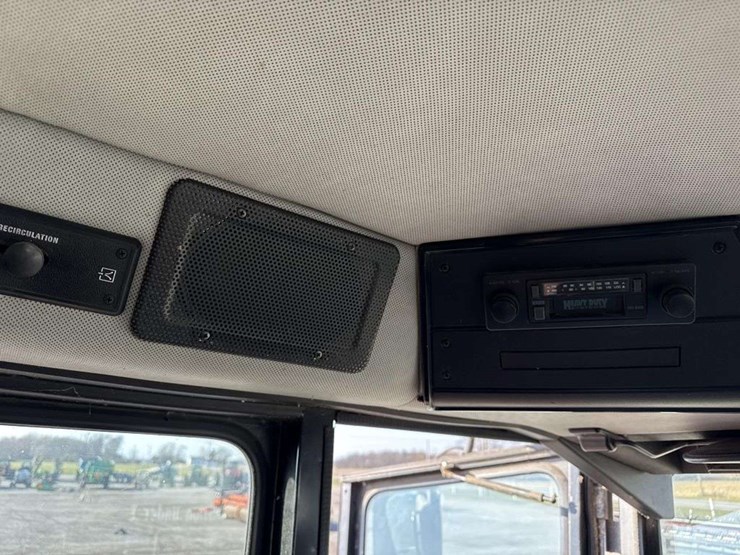 1992-case-ih-1680-image-29