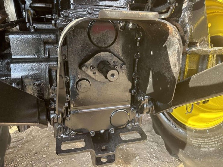 john-deere-3320-image-16