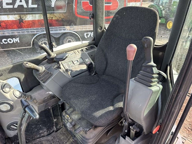2012-bobcat-e50-image-19