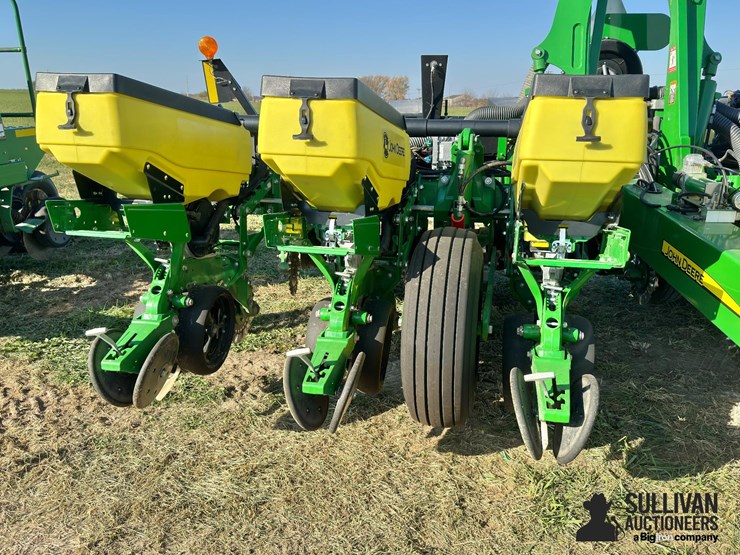 2021-john-deere-1765-image-11