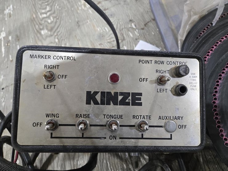 kinze-2300-image-2