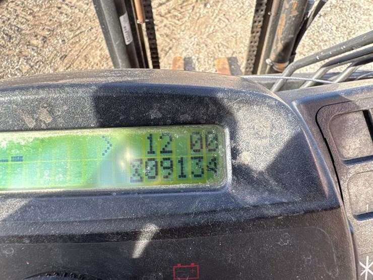 2016-yale-fork-lift-image-18