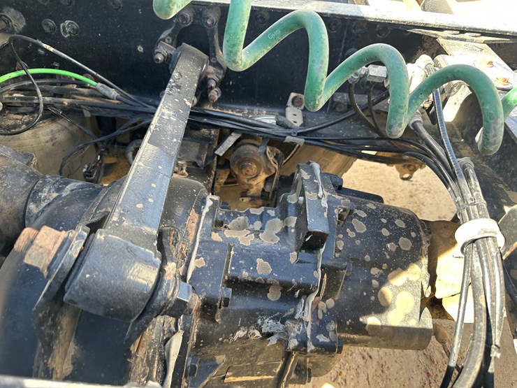 #33701-•-2011-mack-cxu-sleeper-truck-tractor-1m1aw09y4bm013132-image-22