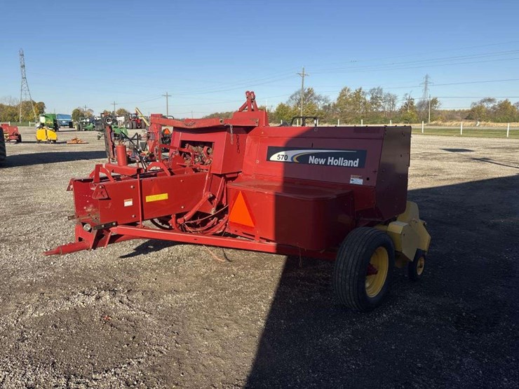 new-holland-570-image-6