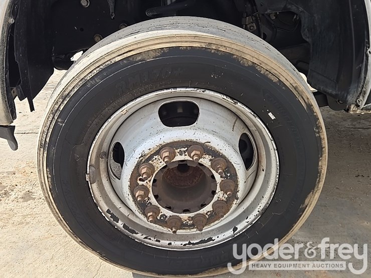 2014-dodge-service-truck-image-26