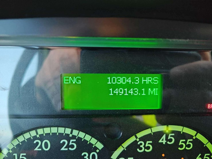 2014-freightliner-m2-106-image-10