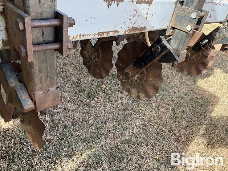 unverferth-8r30-fertilizer-applicator-image-14