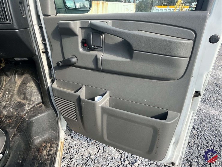 2012-chevrolet-express-van-image-48