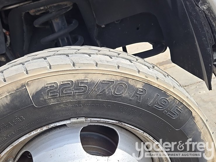 2014-dodge-service-truck-image-47