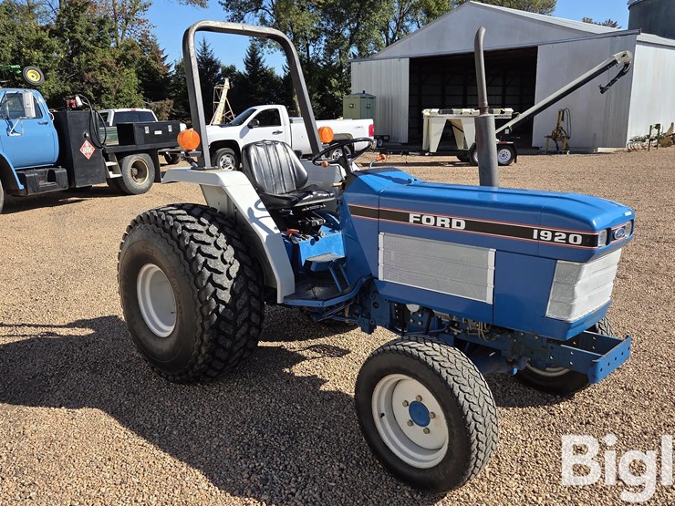 1988-ford-1920-image-3