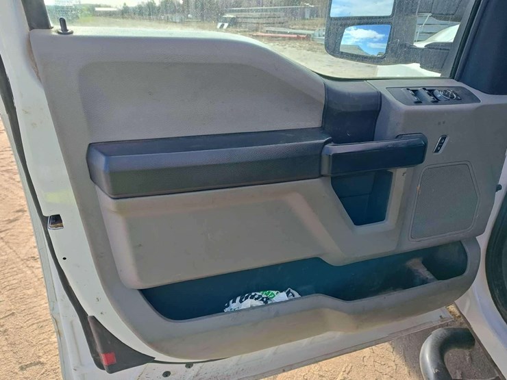 2017-ford-f550-image-14