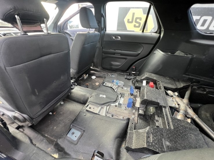 2017-ford-explorer-image-23