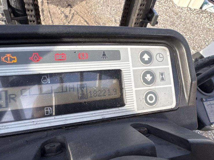 2016-nissan-unicarrier-fork-lift-image-15