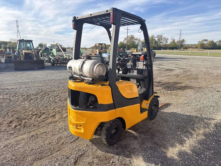 2016-yale-fork-lift-image-4