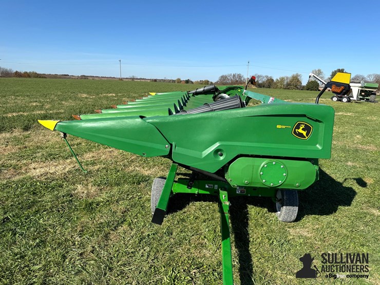 2022-john-deere-c8r-image-2