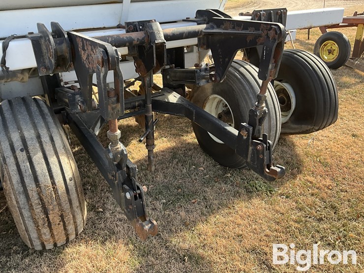 unverferth-8r30-fertilizer-applicator-image-18