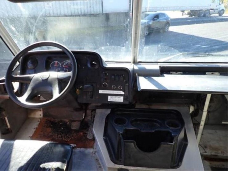 2015-freightliner-mt55-image-27