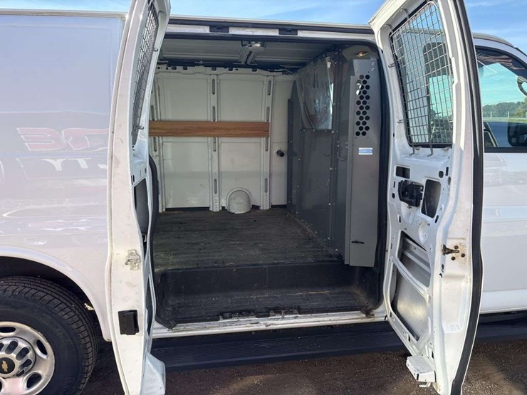 2013-chevrolet-2500-image-44