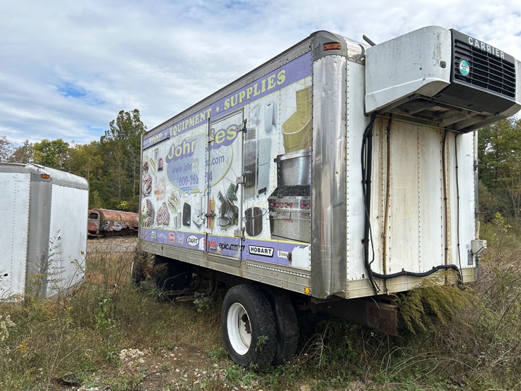 #73-•-17’-box-with-refer-unit-on-frame-image-2