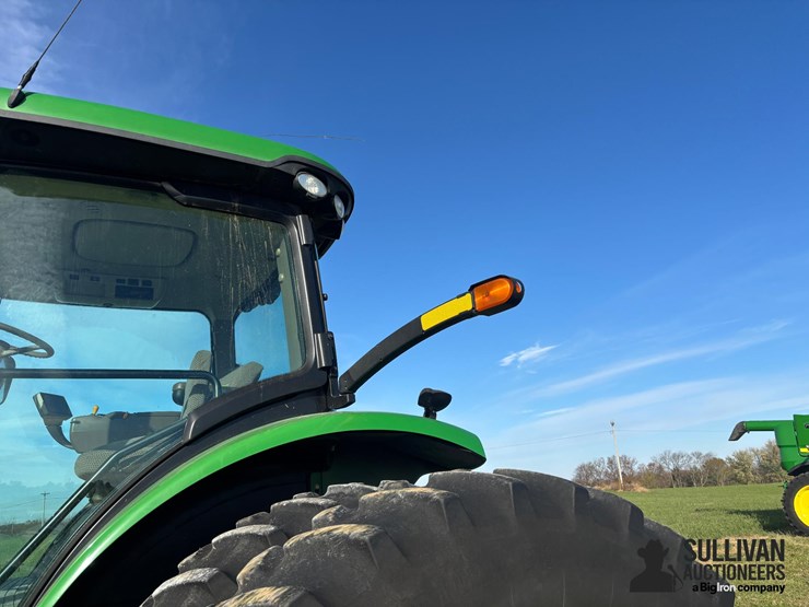 2011-john-deere-8235r-image-18