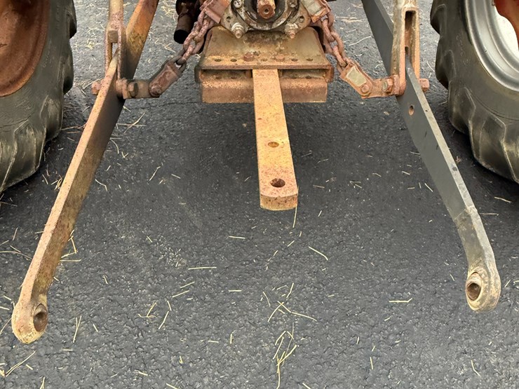 massey-ferguson-135-image-13