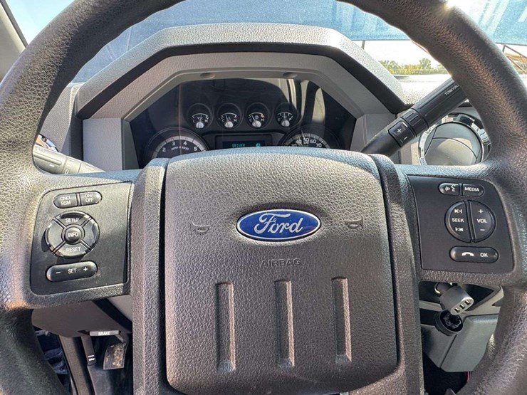 2015-ford-f350-xlt-image-18