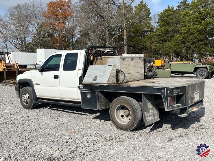 2002-chevrolet-silverado-flatbed-truck-image-3