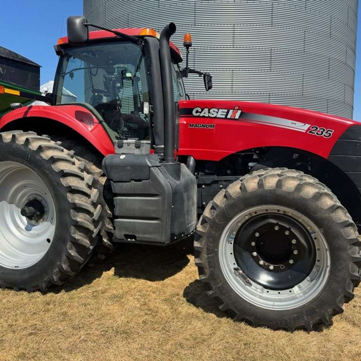 2014 CASE IH 235